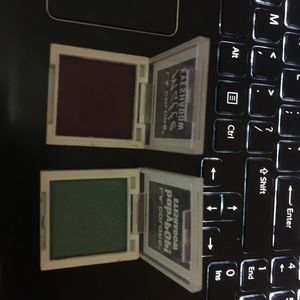 L.A colors eye shadow 2 pec set purple and blue